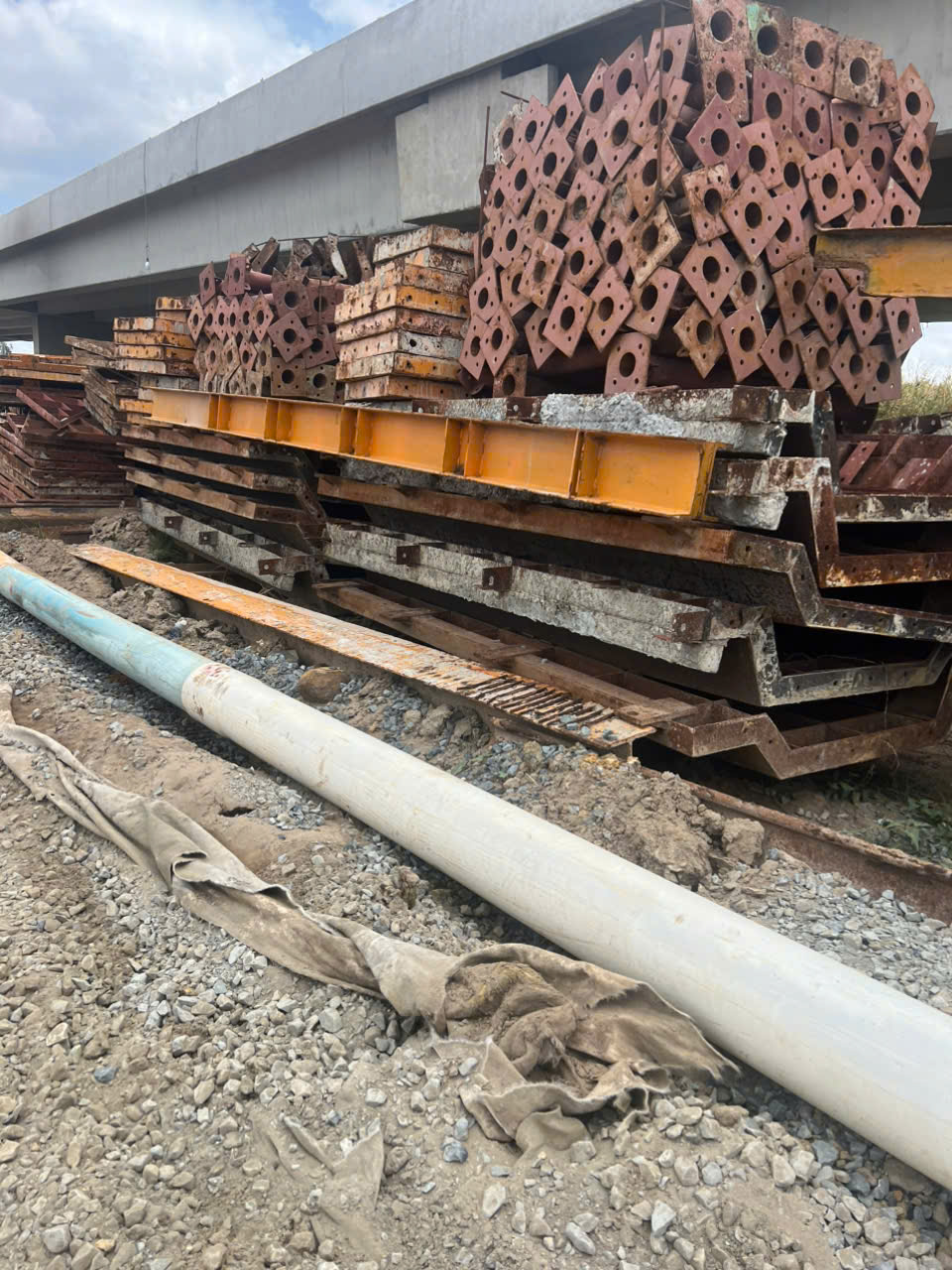 Thu mua sắt phế liệu công trình