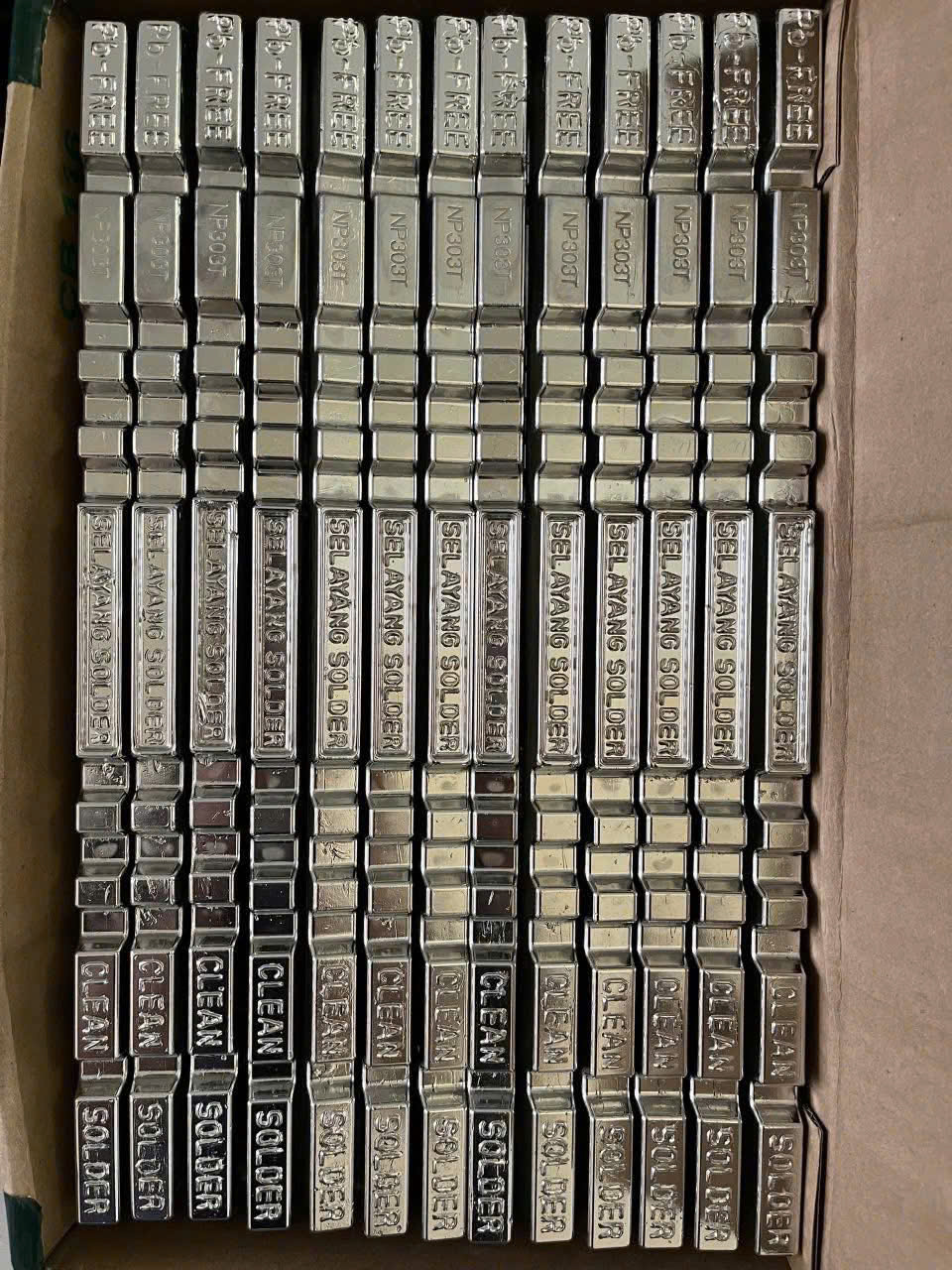 Linh kiện điện tử và thiếc hàn