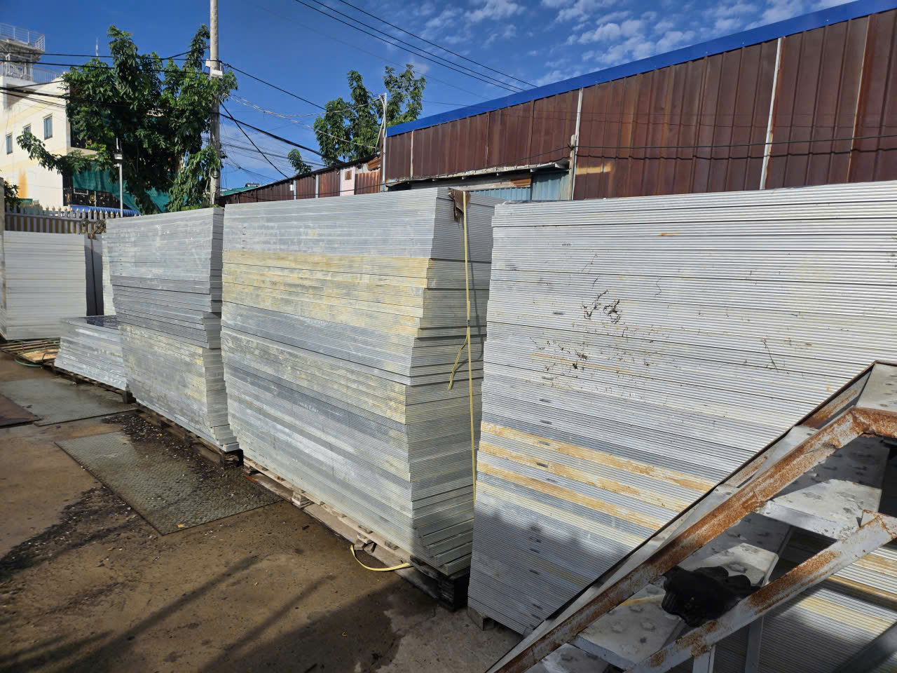 Thu mua pin năng lượng mặt trời giá cao