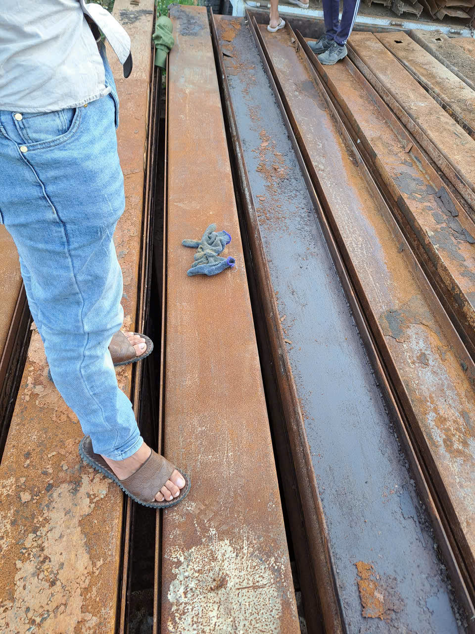 Thu mua sắt phế liệu giá cao không qua trung gian