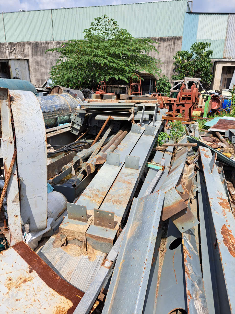 Thu mua sắt phế liệu giá cao không qua trung gian