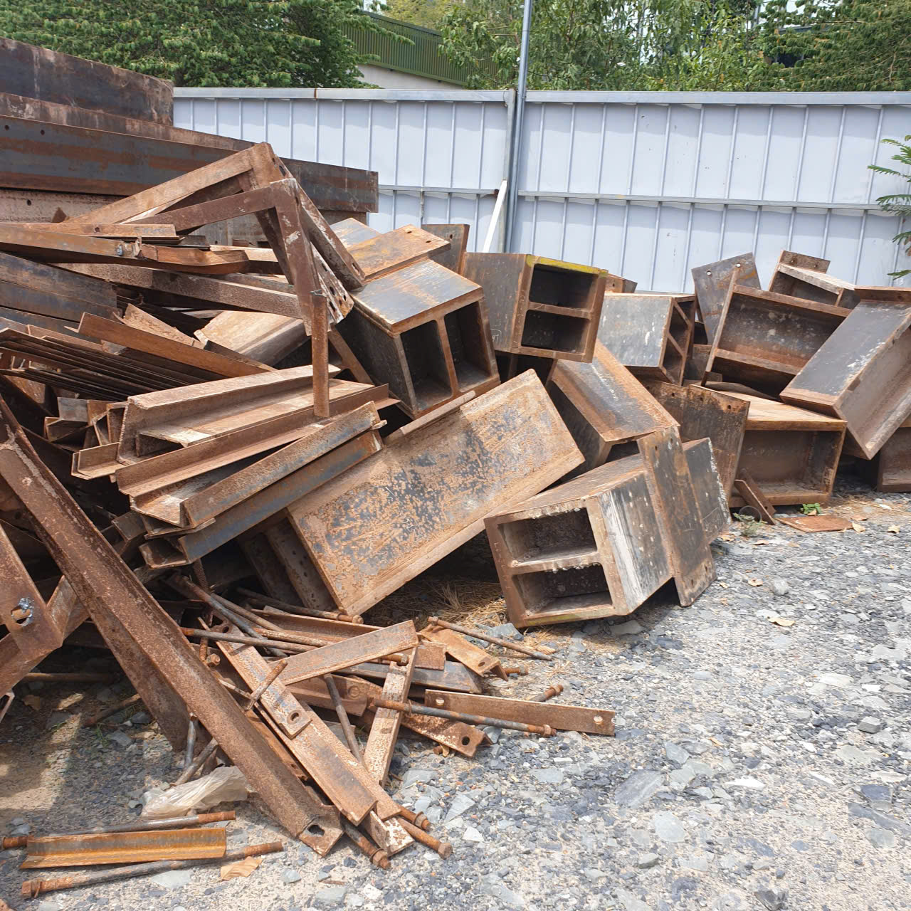 Thu mua sắt phế liệu giá cao không qua trung gian